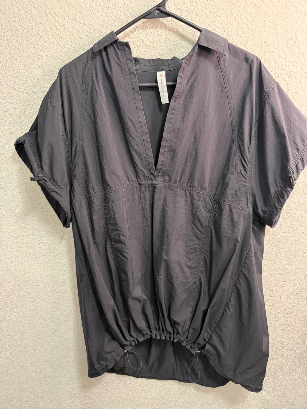 Women's Short-Sleeve V-Neck Drawstring Hem Top - Black